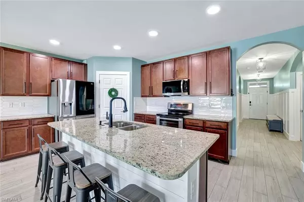 Naples, FL 34104,692 Hadley ST E