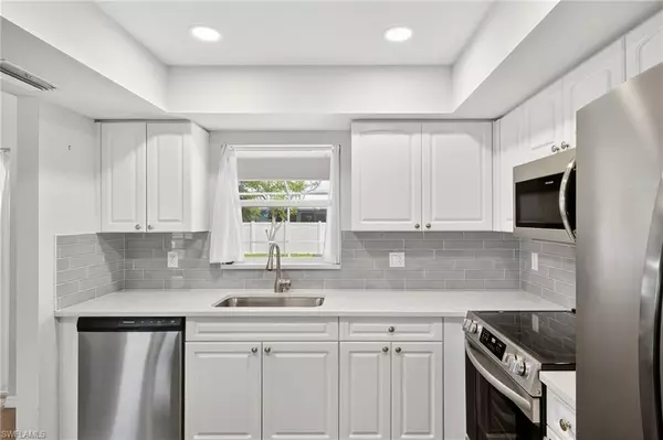 Cape Coral, FL 33990,309 SE 15th ST