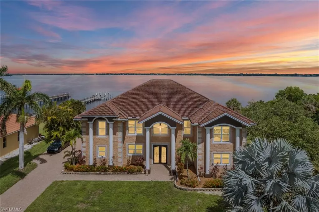 North Fort Myers, FL 33917,6120 River Shore CT