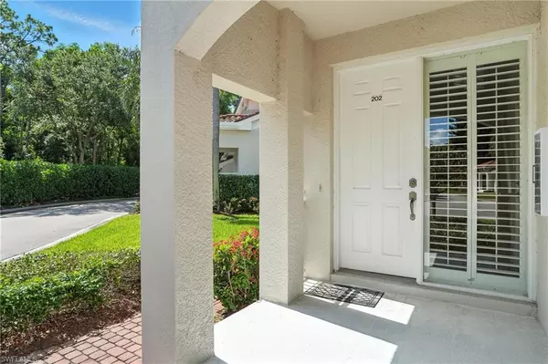 Naples, FL 34108,700 L' Ambiance CIR #202