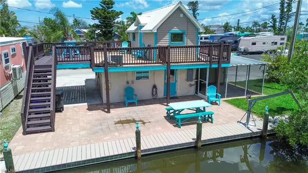 2595 Pine ST, Matlacha, FL 33993