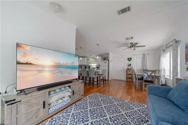 Naples, FL 34112,433 Riviera BLVD W