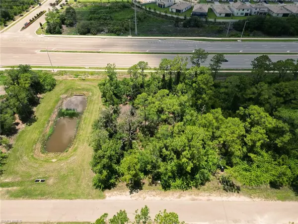 Lehigh Acres, FL 33973,900 Meadow RD