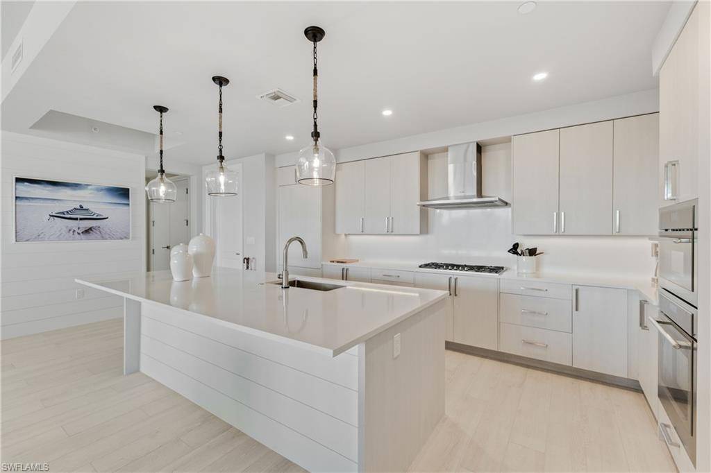Naples, FL 34102,1125 Central AVE #377
