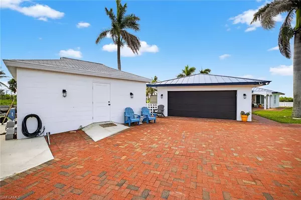 Fort Myers Beach, FL 33931,867 Oak ST