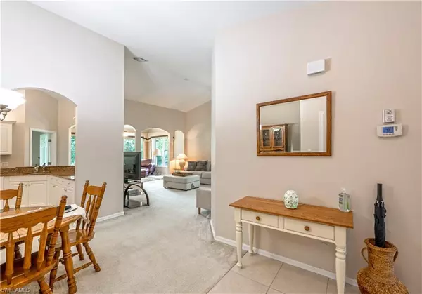 Naples, FL 34110,1320 Charleston Square DR #204