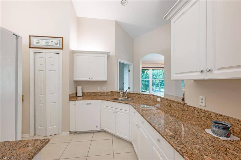 Naples, FL 34110,1320 Charleston Square DR #204