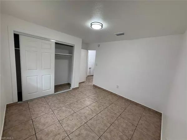 Fort Myers, FL 33901,2148 Dora ST #11