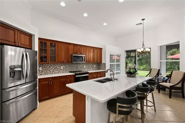 15533 Vallecas LN, Naples, FL 34110