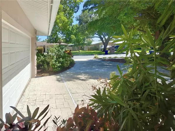 Fort Myers, FL 33919,1016 Bayshore AVE