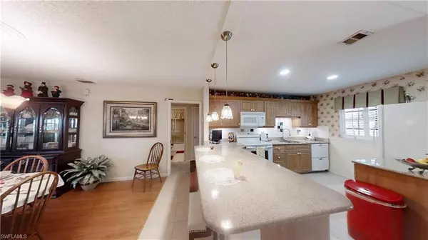 Fort Myers, FL 33919,1527 Edgewater CIR