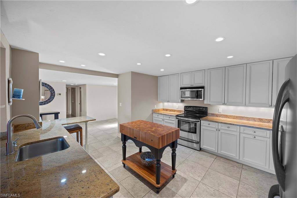 Naples, FL 34108,15 Bluebill AVE #103AA