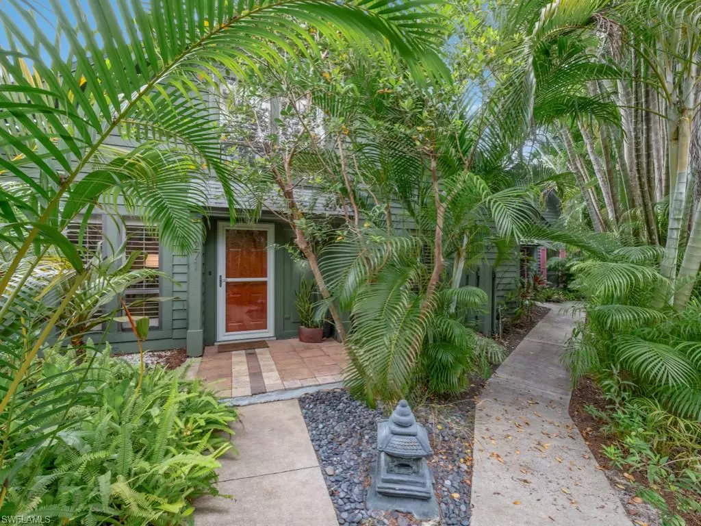 Naples, FL 34103,1271 Solana RD #E4