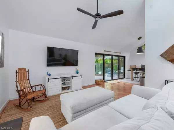 Naples, FL 34103,1271 Solana RD #E4