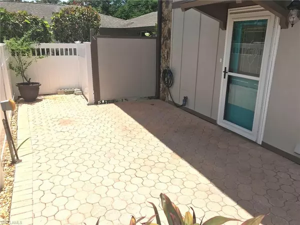 Fort Myers, FL 33919,4295 Island CIR #2