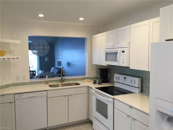 Naples, FL 34109,7800 Emerald CIR #B-201