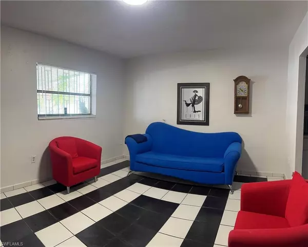 Hialeah, FL 33014,806 W 80 PL