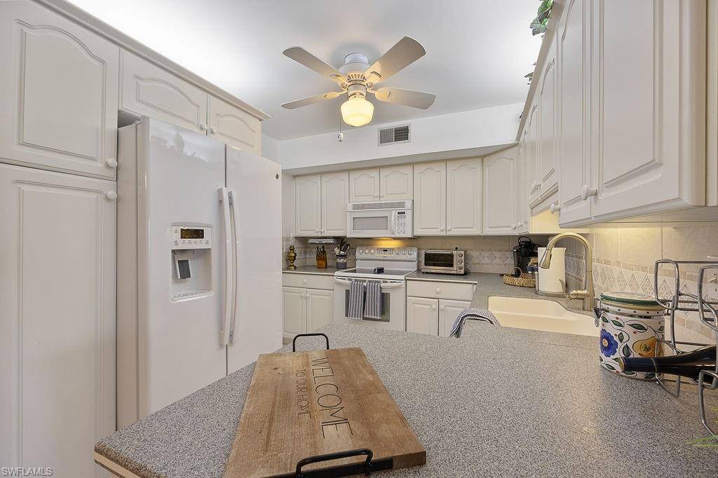 Naples, FL 34102,1977 Gulf Shore BLVD N #204
