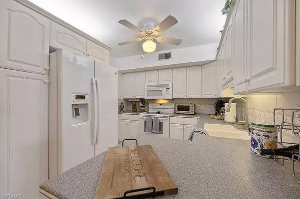 Naples, FL 34102,1977 Gulf Shore BLVD N #204