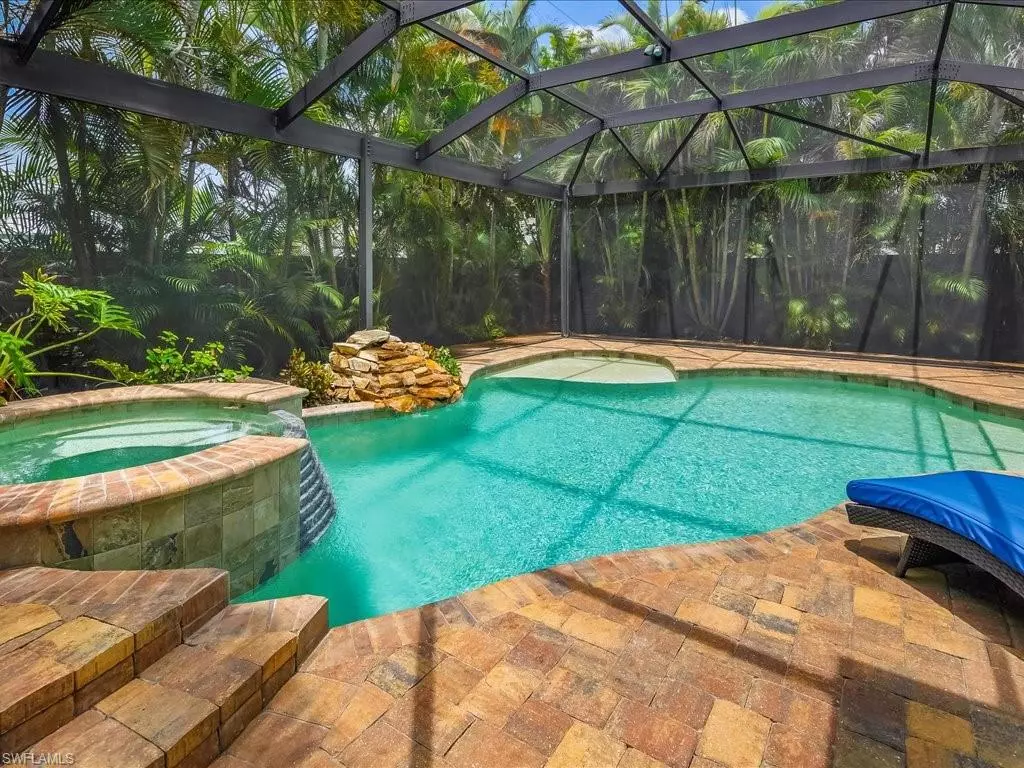 Naples, FL 34108,559 93RD AVE N