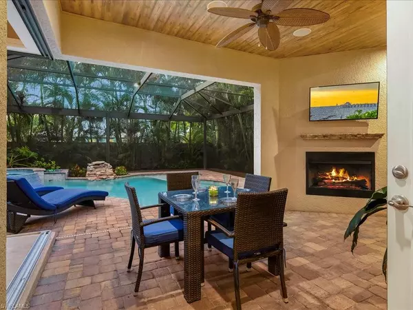 559 93RD AVE N, Naples, FL 34108