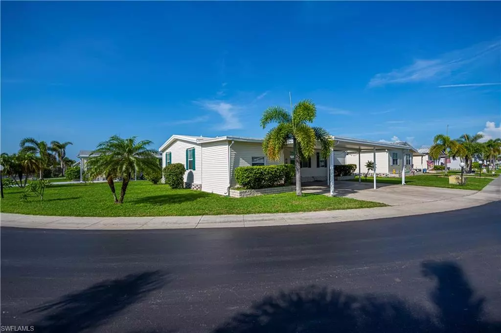 North Fort Myers, FL 33903,287 Rainbow DR