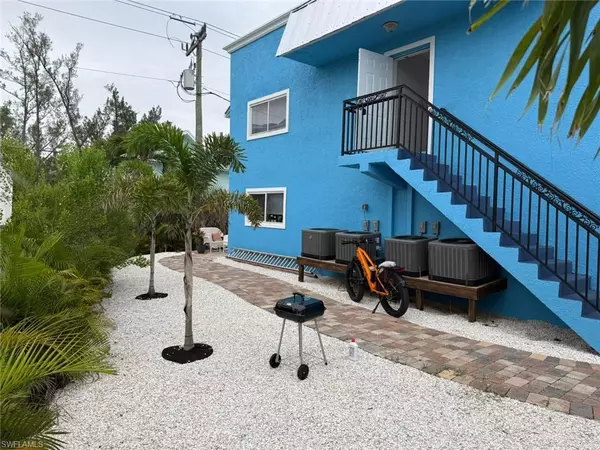 Fort Myers Beach, FL 33931,222 Fairweather LN