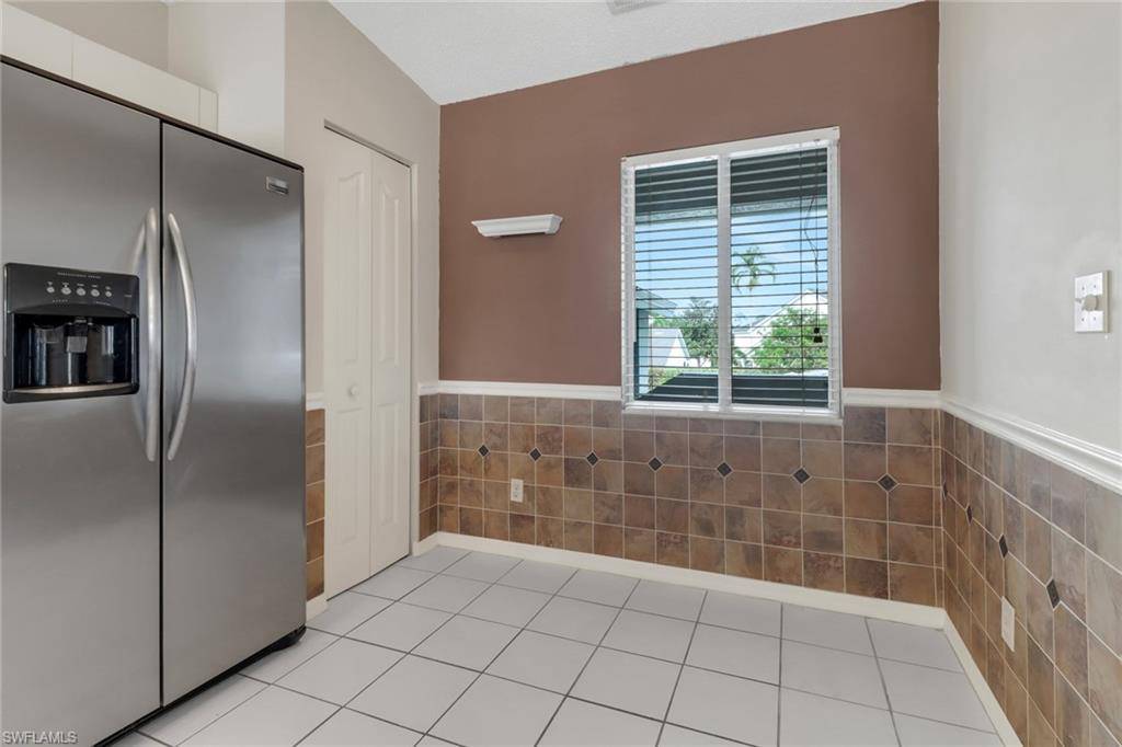 Naples, FL 34104,875 New Waterford DR #T201