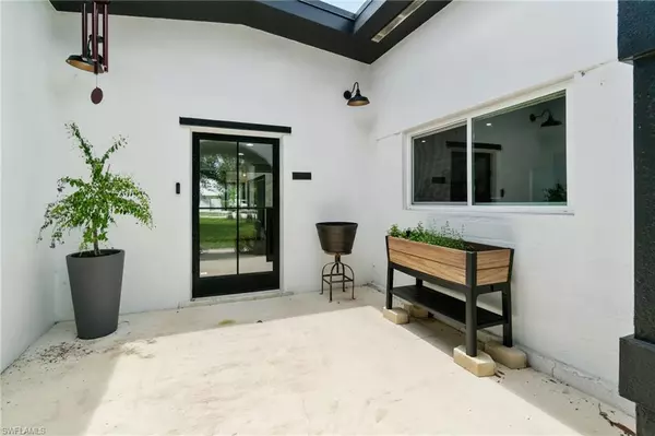 Fort Myers, FL 33919,544 Bayside DR