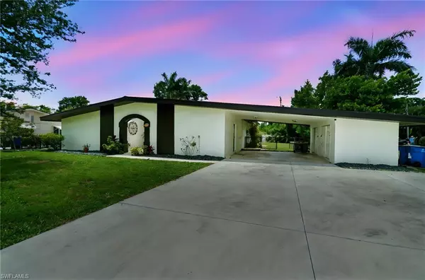 544 Bayside DR, Fort Myers, FL 33919