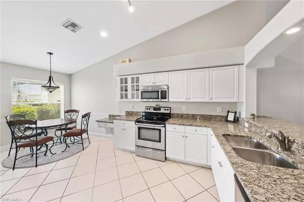 Naples, FL 34119,8100 Ibis Cove CIR #807