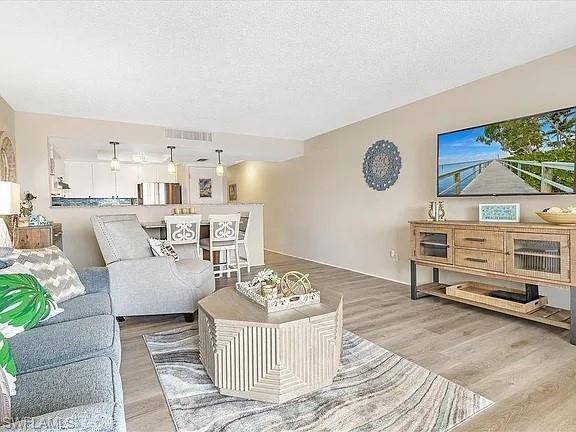 Fort Myers Beach, FL 33931,400 Lenell RD #207