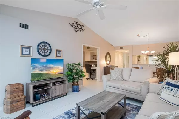 Estero, FL 33928,20131 Ian CT #306