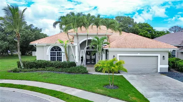 652 Soliel DR, Naples, FL 34110