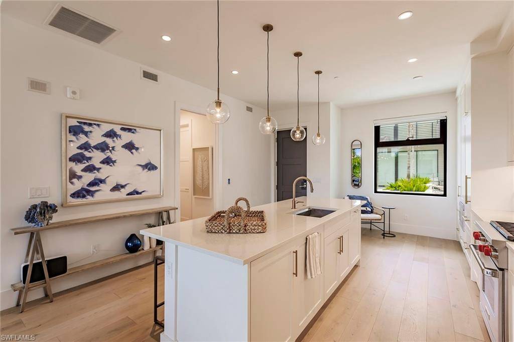 Naples, FL 34135,850 Central AVE #203
