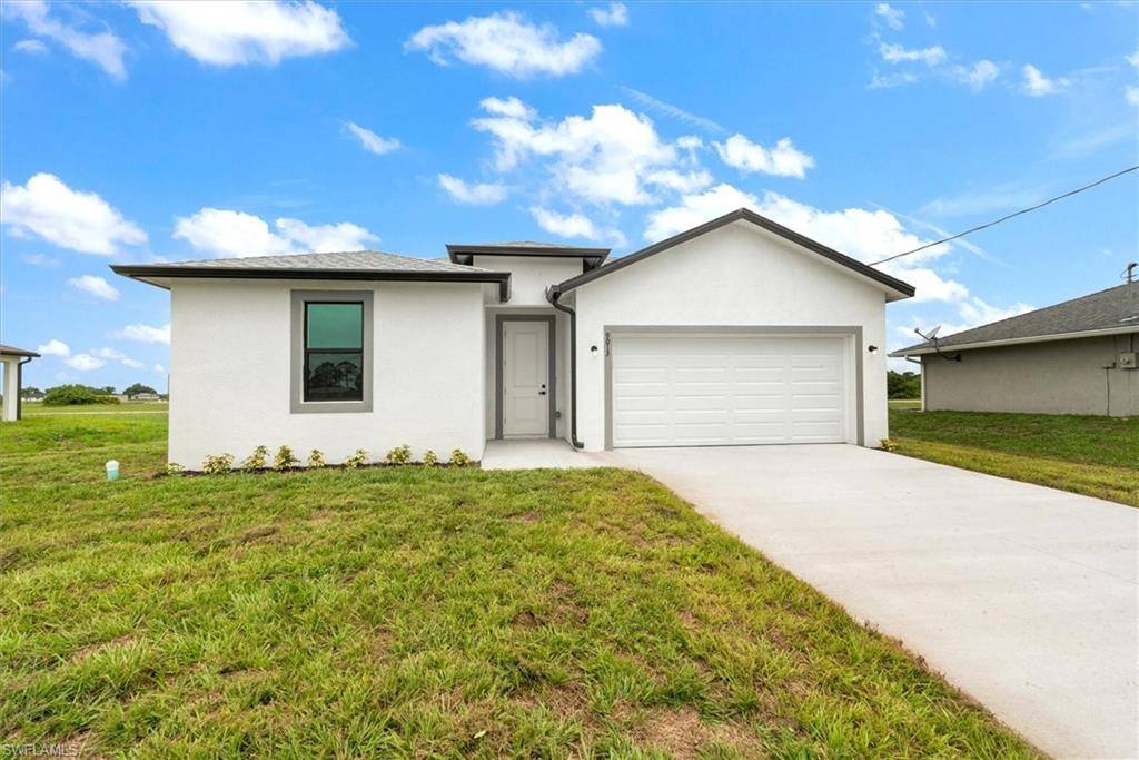 9013 Largo CIR, Labelle, FL 33935