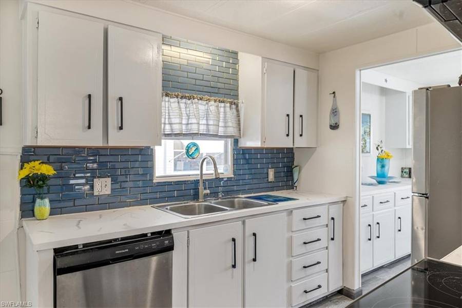 952 Days LN, North Fort Myers, FL 33917