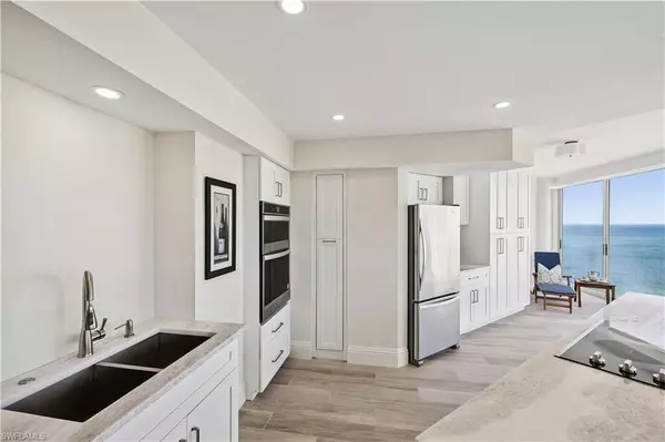Naples, FL 34103,4041 Gulf Shore BLVD N #1805