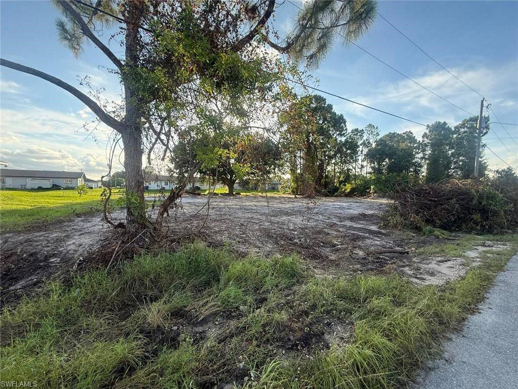 112 114 Gilbert AVE S, Lehigh Acres, FL 33971