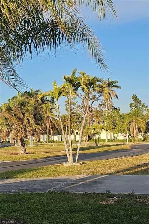 Fort Myers, FL 33908,119 Ash LN