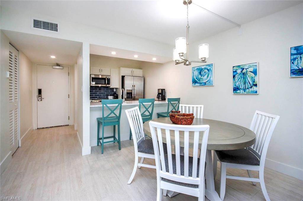 Sanibel, FL 33957,1501 Middle Gulf DR #202I
