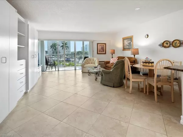 Naples, FL 34108,1 Bluebill AVE #302