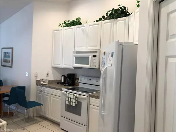 Naples, FL 34104,6854 STERLING GREENS DR #201