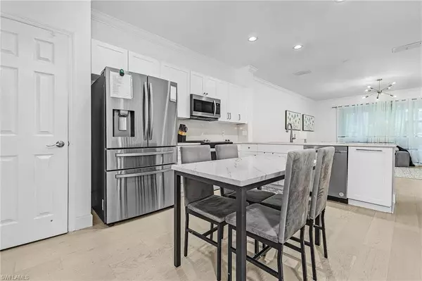 1285 Oxford LN #227, Naples, FL 34105