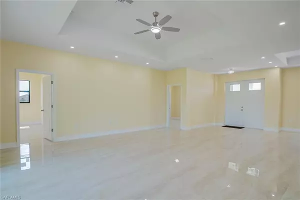 Lehigh Acres, FL 33974,637 Cardinal ST E