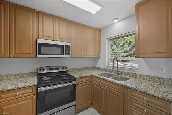 1069 Highlands DR, Naples, FL 34103