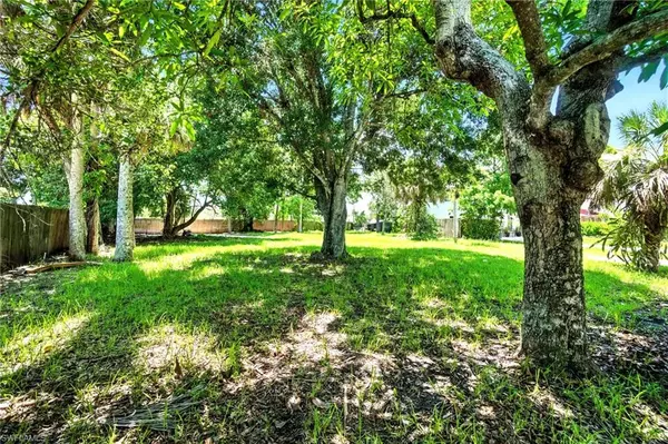 Naples, FL 34112,2960 Gordon ST