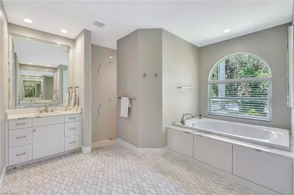 Naples, FL 34109,9833 Clear Lake CIR