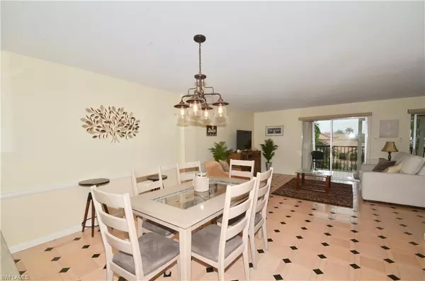 Naples, FL 34103,555 Park Shore DR #B-309