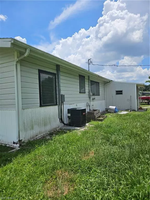 North Fort Myers, FL 33917,287 Poe AVE